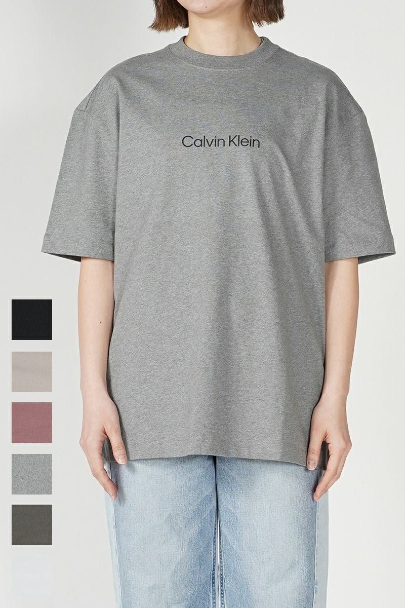 Calvin Klein(カルバン クライン)スタンダードロゴ リラックス クルーネックTシャツ 40HM228