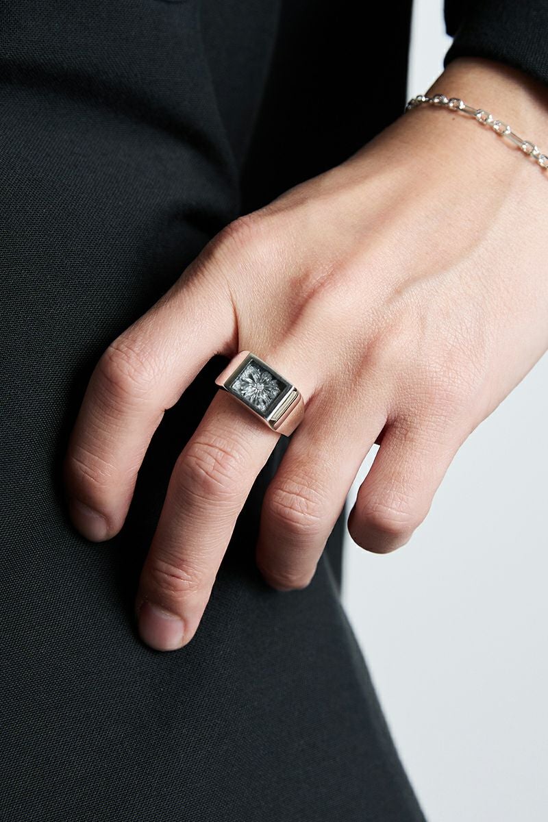 XOLO(ショロ) Signet Ring with Steel Gray Flower シグネットリングウィズスティールグレーフラワー XOR117