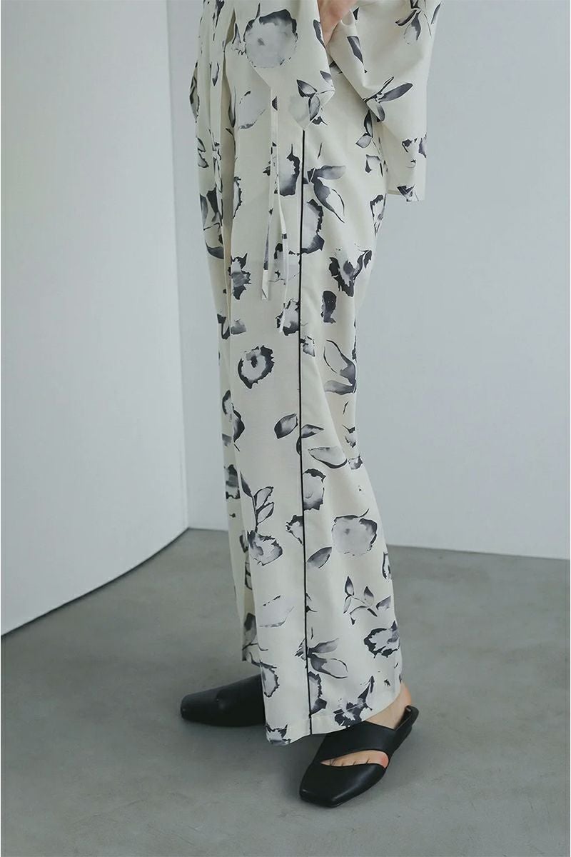 MANOF(マノフ) BLURRED FLOWER WIDE PANTS フラワーワイドパンツ 89110-7012