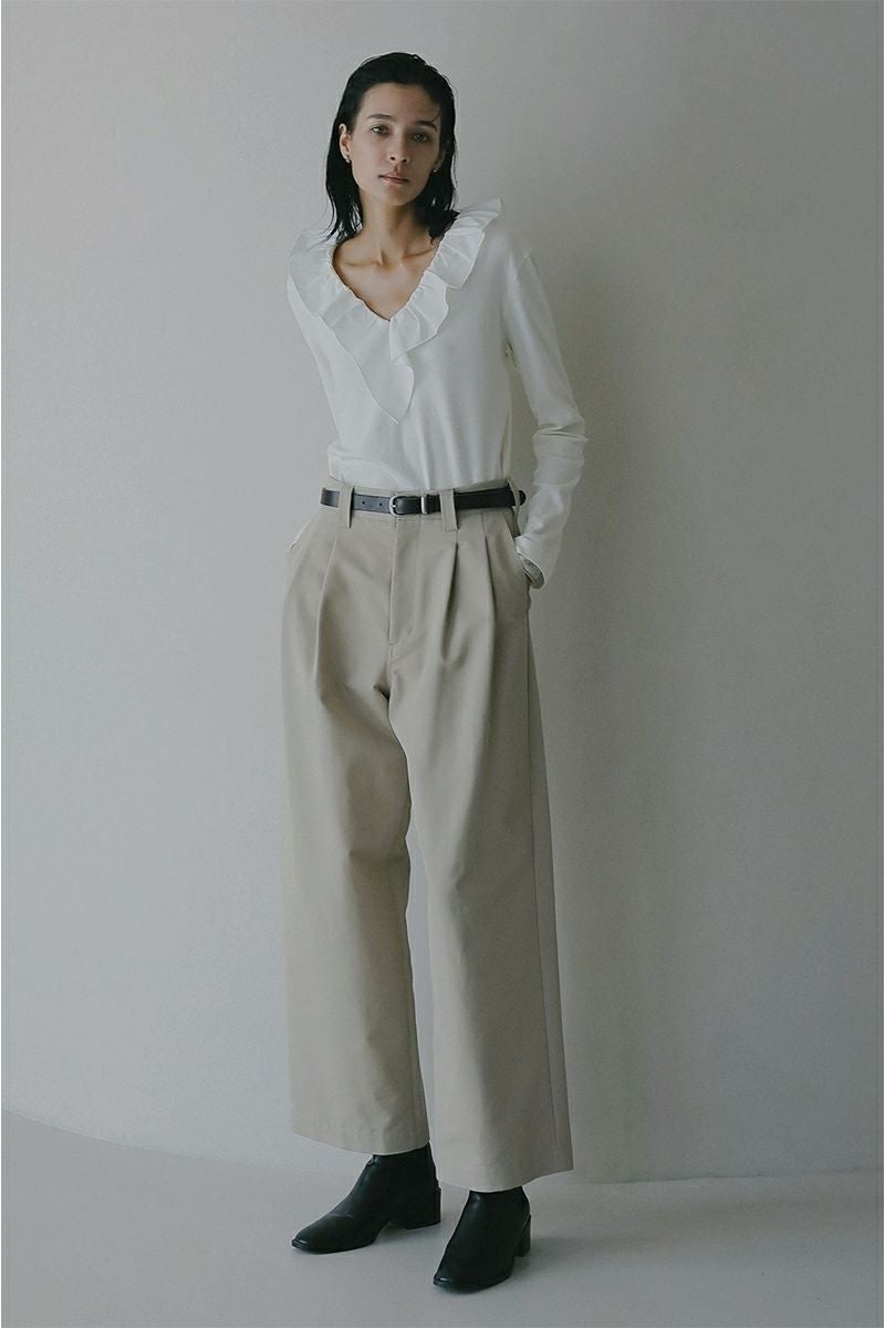 【新品未使用】MANOF 2WAY FRILL NECK CUT TOPS MANOF(マノフ) | MANOF(マノフ)2WAY FRILL NECK CUT TOPS 2ウェイ
