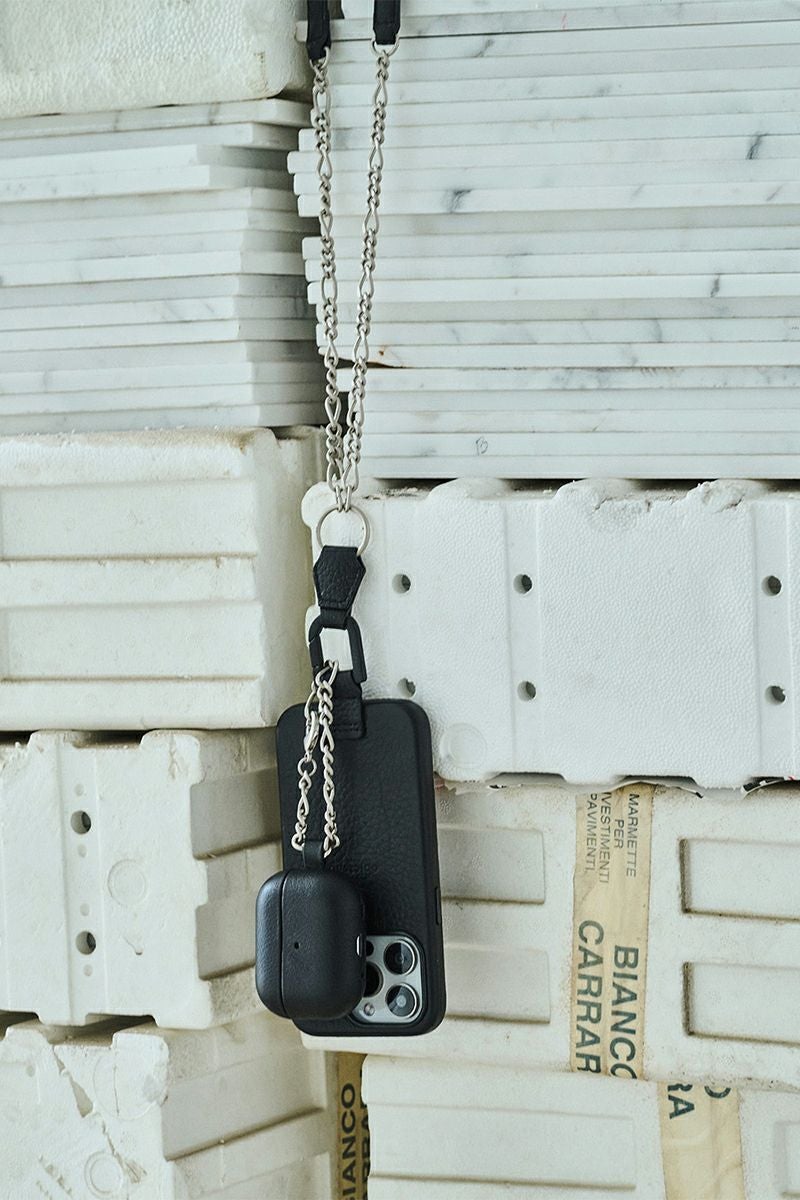 objcts.io(オブジェクツアイオー) チェーン付レザーAirPods Proケース【第1・2世代対応】