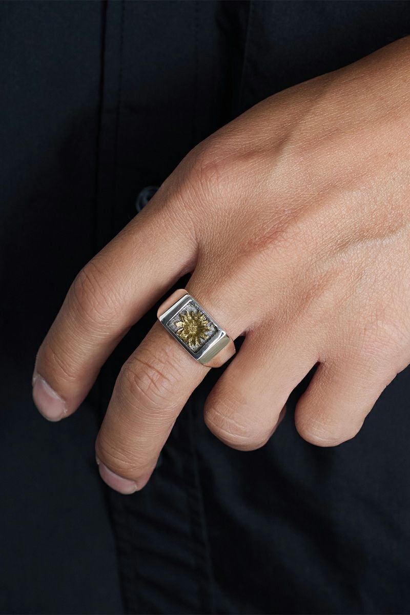 XOLO(ショロ) Signet Ring with Gray & Gold Flower シグネットリングウィズスグレー＆ゴールドフラワー XOR125