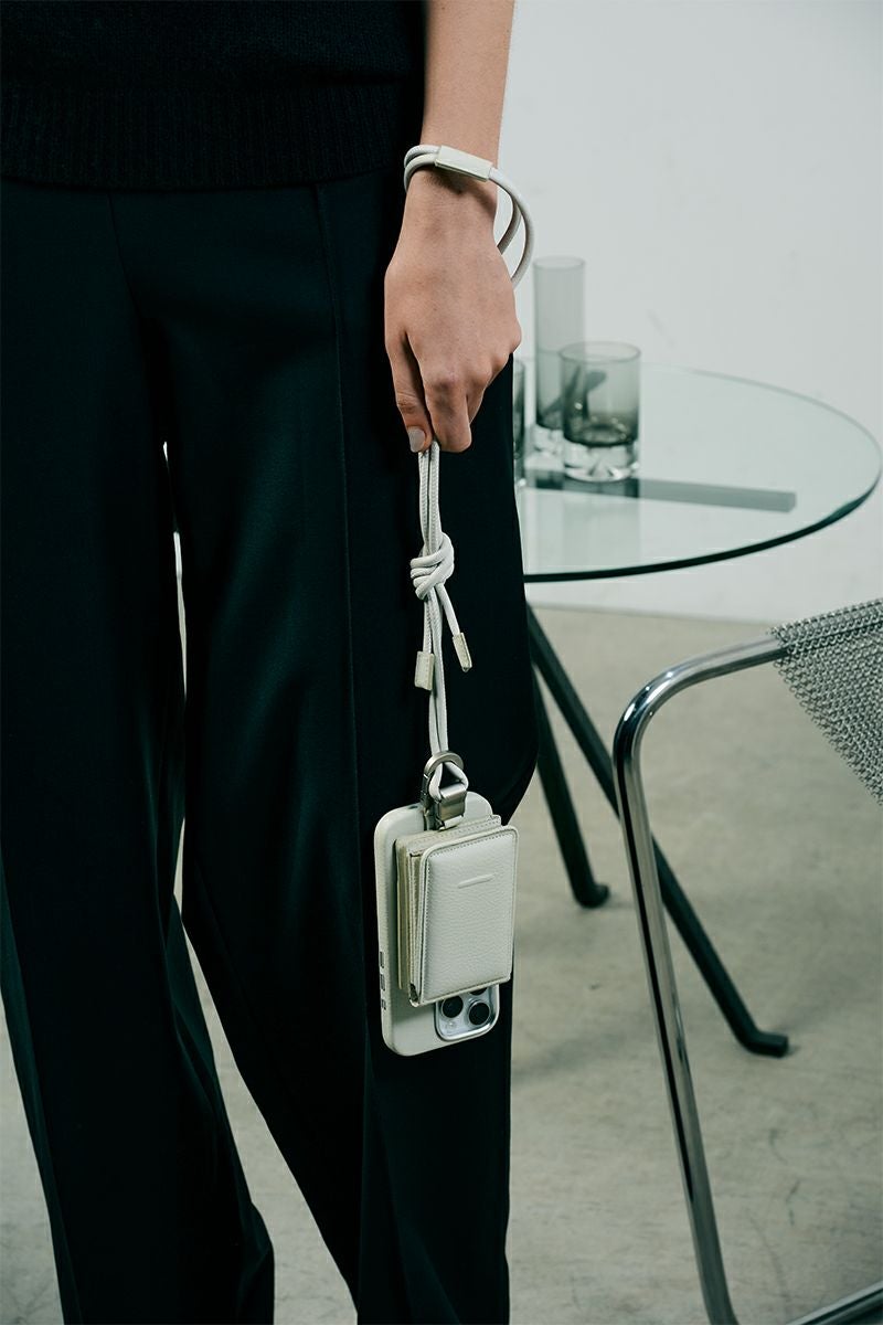 objcts.io(オブジェクツアイオー) iPhoneアクセサリー デタッチャブルストラップ付レザーウォレット