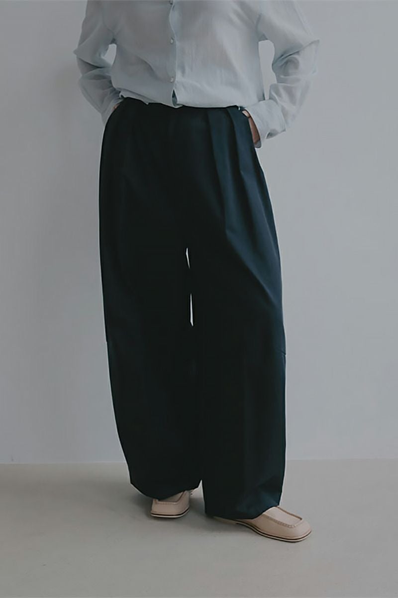 ETRE TOKYO(エトレトウキョウ) ソフトコットンタックカーブパンツ 1226220076