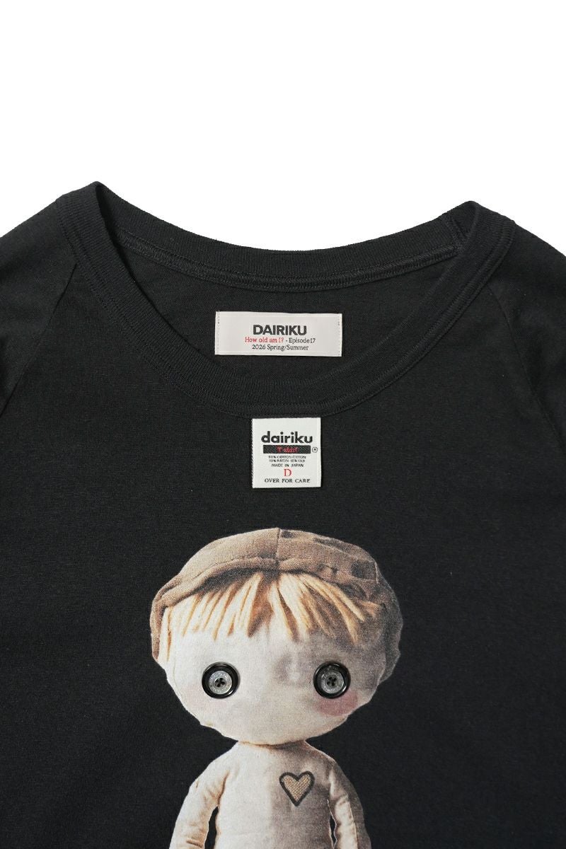 DAIRIKU(ダイリク) "BUTTON EYE DOLL" Raglan Tag Tour Tee ボタンアイドール ラグランタグツアーTシャツ 26SS C12