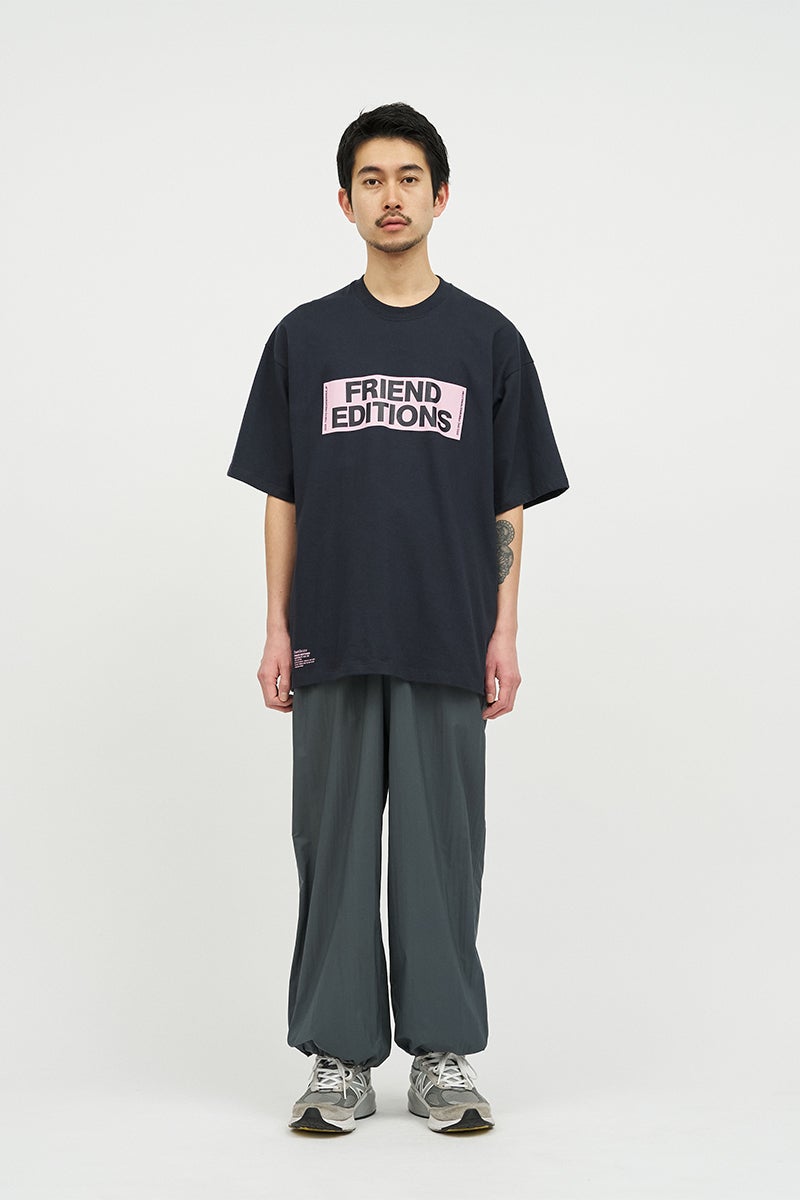 FreshService(フレッシュサービス) FRIEND EDITIONS CORPORATE S/S TEE "STICKER" フレンドエディション コーポーレート半袖Tシャツ ステッカー FSC261-70088FE