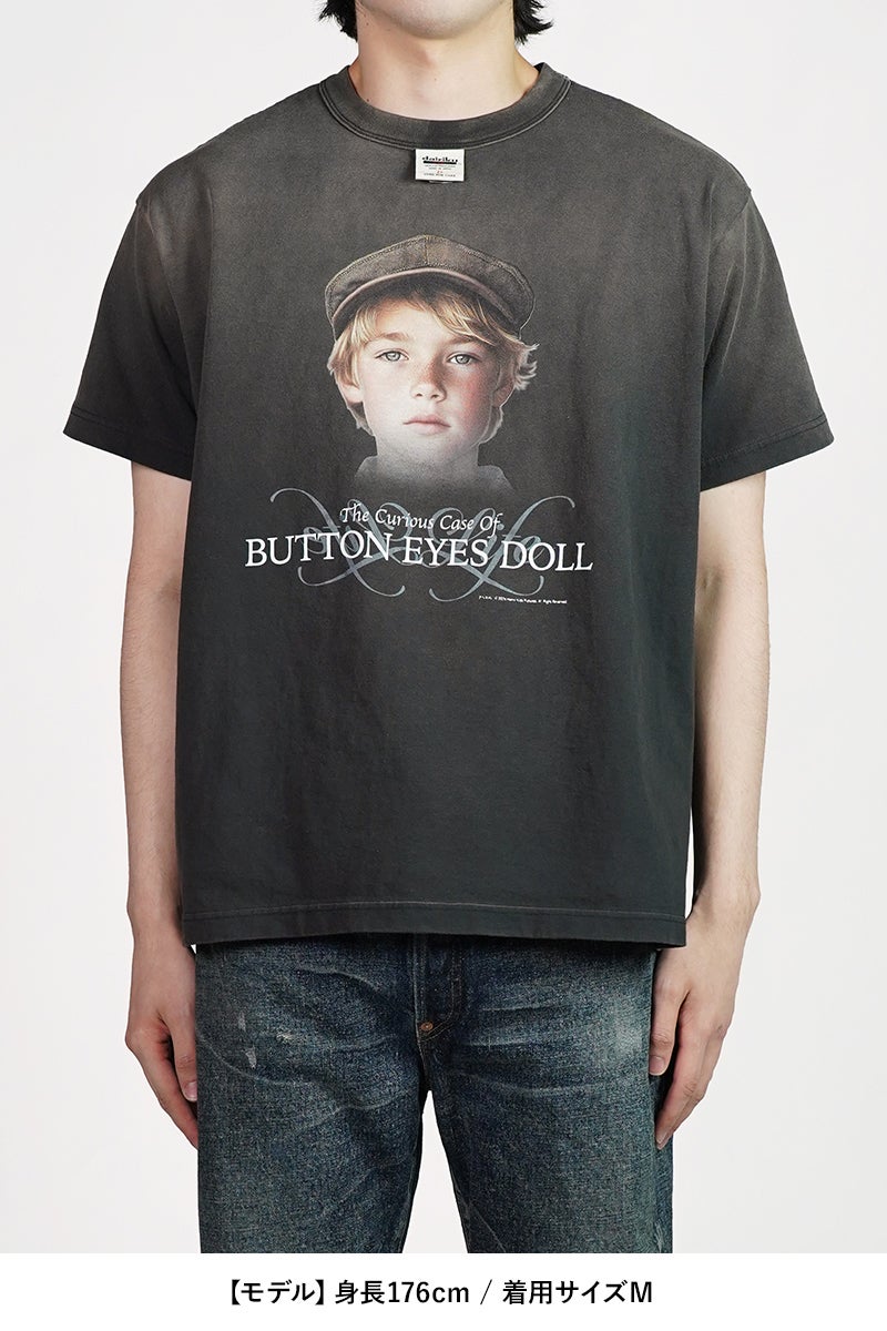 DAIRIKU(ダイリク) "BUTTON EYE DOLL" Sunburn H-S Tag Tee ボタンアイドール サンバーンタグTシャツ 26SS C14
