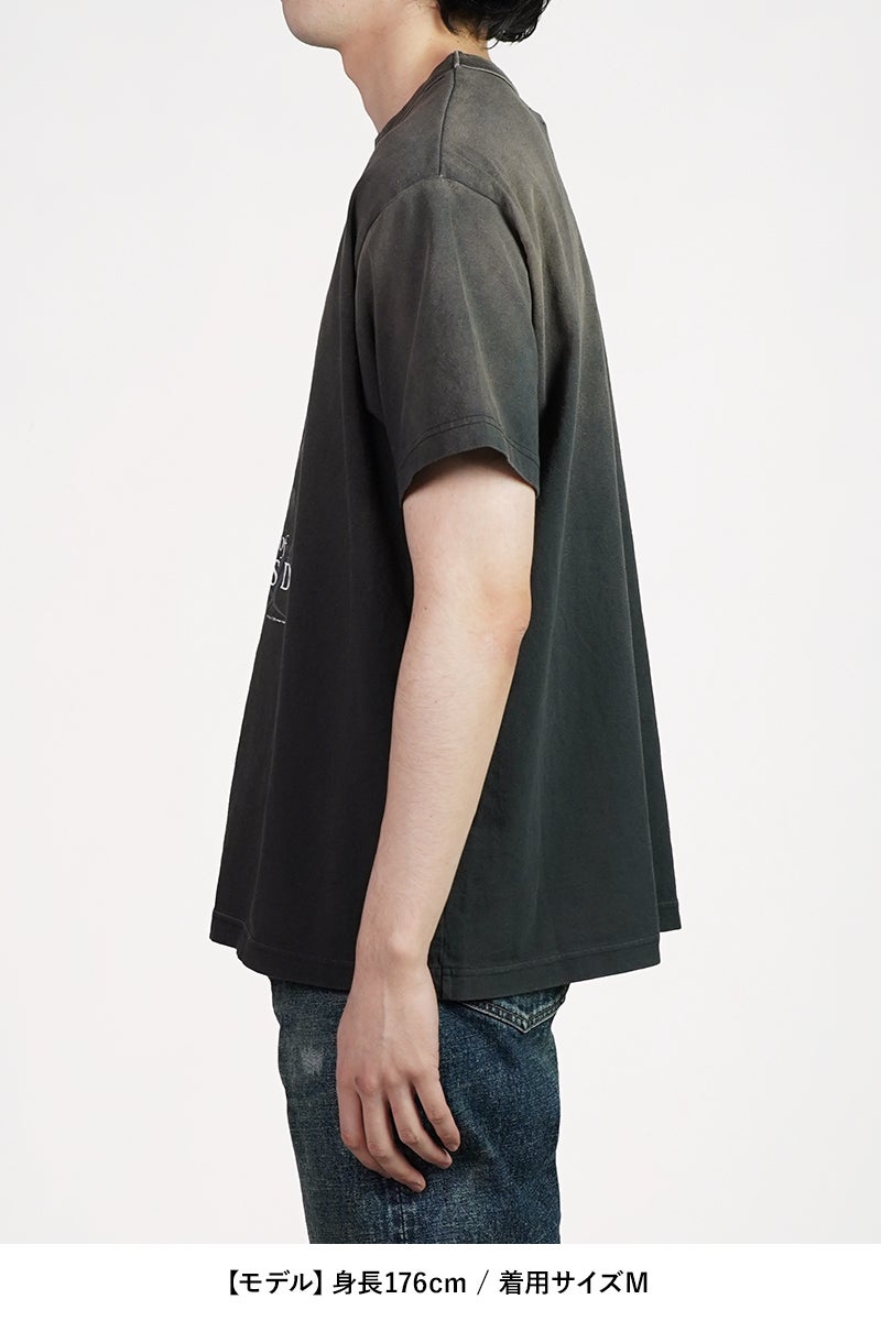 DAIRIKU(ダイリク) "BUTTON EYE DOLL" Sunburn H-S Tag Tee ボタンアイドール サンバーンタグTシャツ 26SS C14