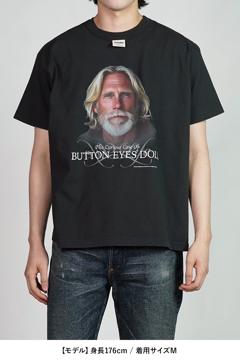 DAIRIKU(ダイリク) "BUTTON EYE DOLL" H-S Tag Tee ボタンアイドール タグTシャツ 26SS C15