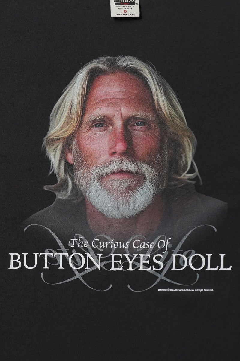 DAIRIKU(ダイリク) "BUTTON EYE DOLL" H-S Tag Tee ボタンアイドール タグTシャツ 26SS C15