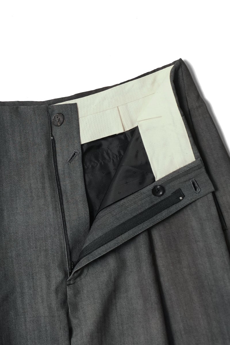 saby(サバイ) TWO TUCK TROUSERS - Bishu Japan Flow dyeing FAB - ツータックトラウザース 尾州フロウダイイング 26A-021825